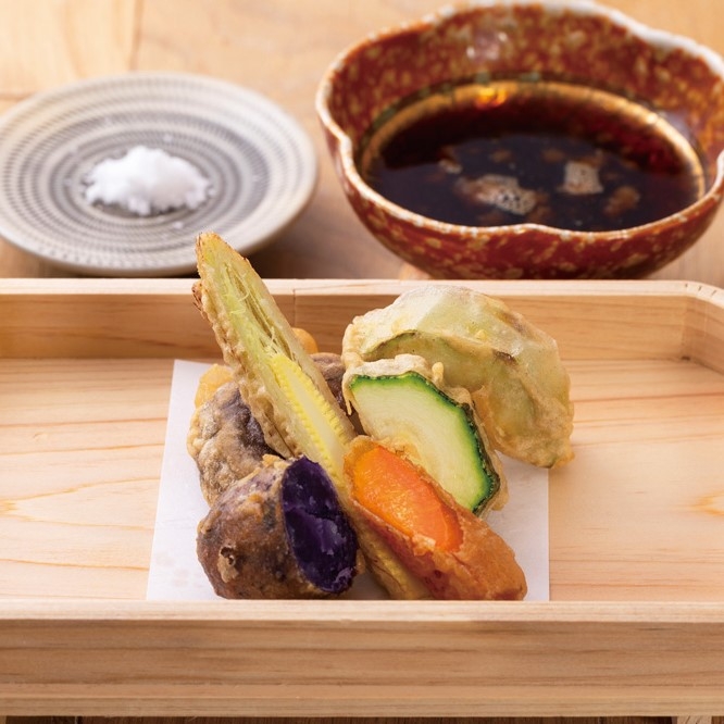 天蕎麦や 月を忘れてゐた