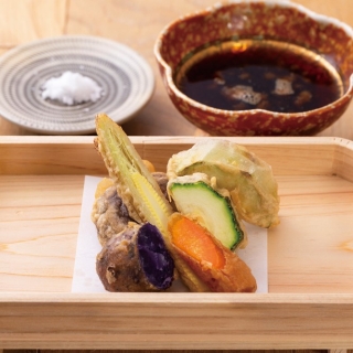 天蕎麦や 月を忘れてゐた