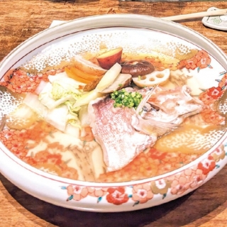 肴と一献　魚びたり